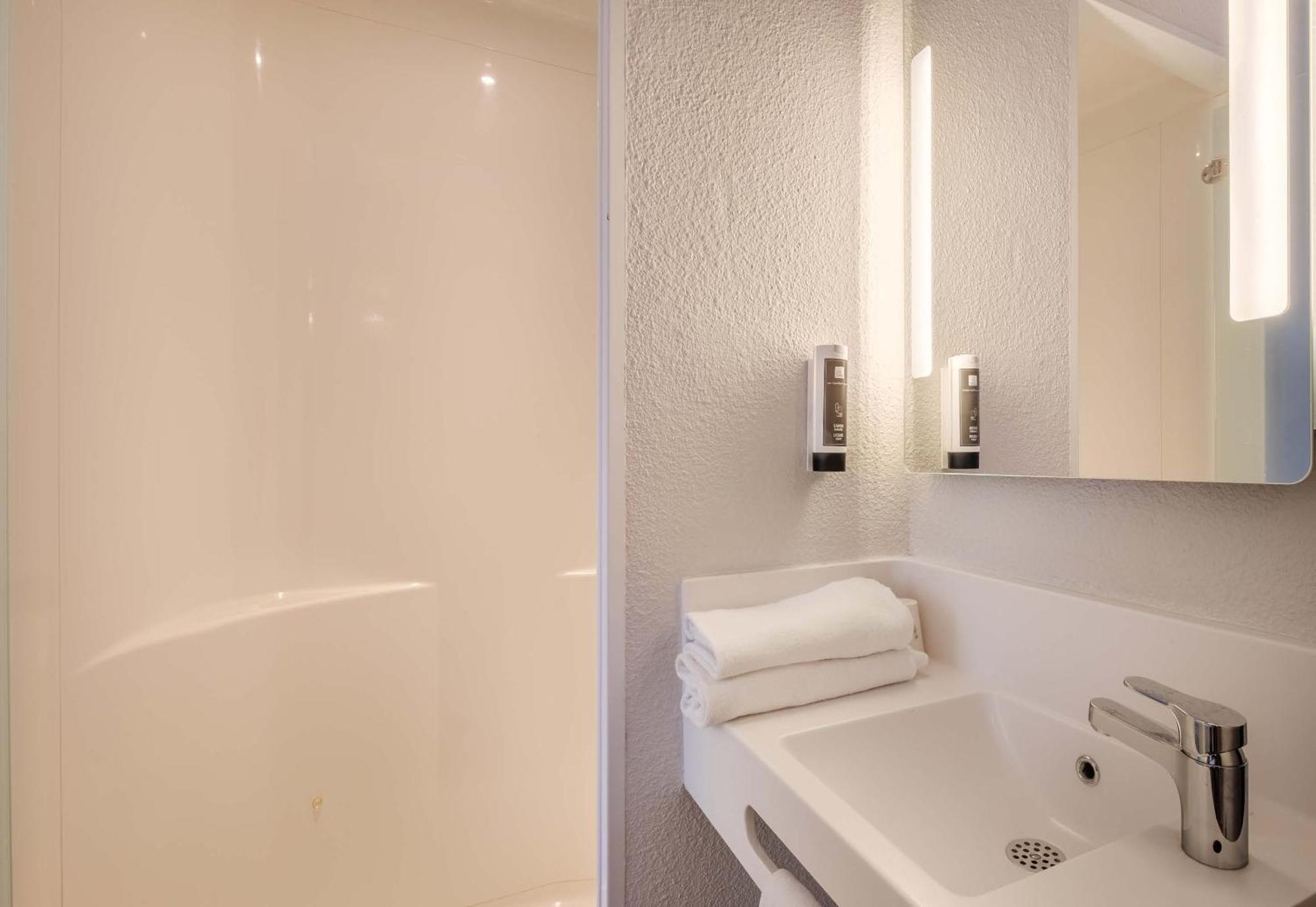 B&B Hotel Antibes Sophia Antipolis Biot Exteriör bild